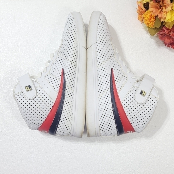 FILA MEN'S WHITE SNEAKERS SZ.11 - Picture 2 of 8